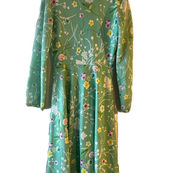 Green Polyester gown for ladies - Picture 2 of 5